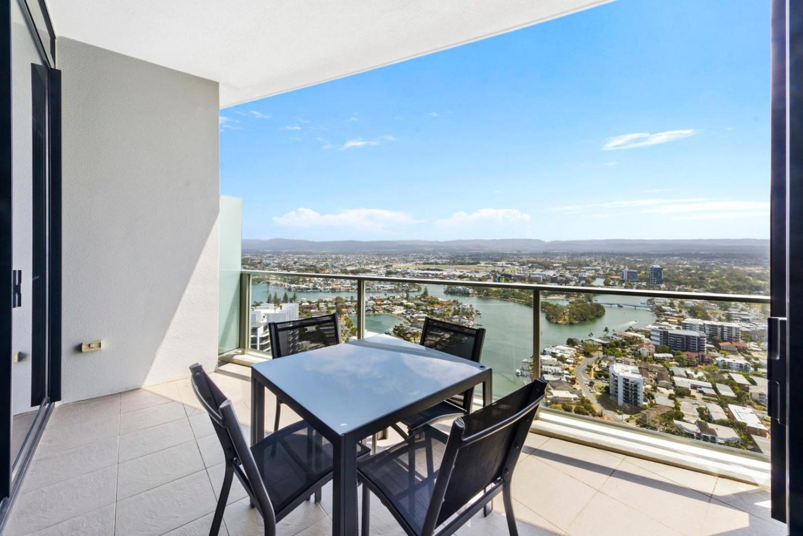 Apartment Circle On Cavill - Hosted By Coastal Letting