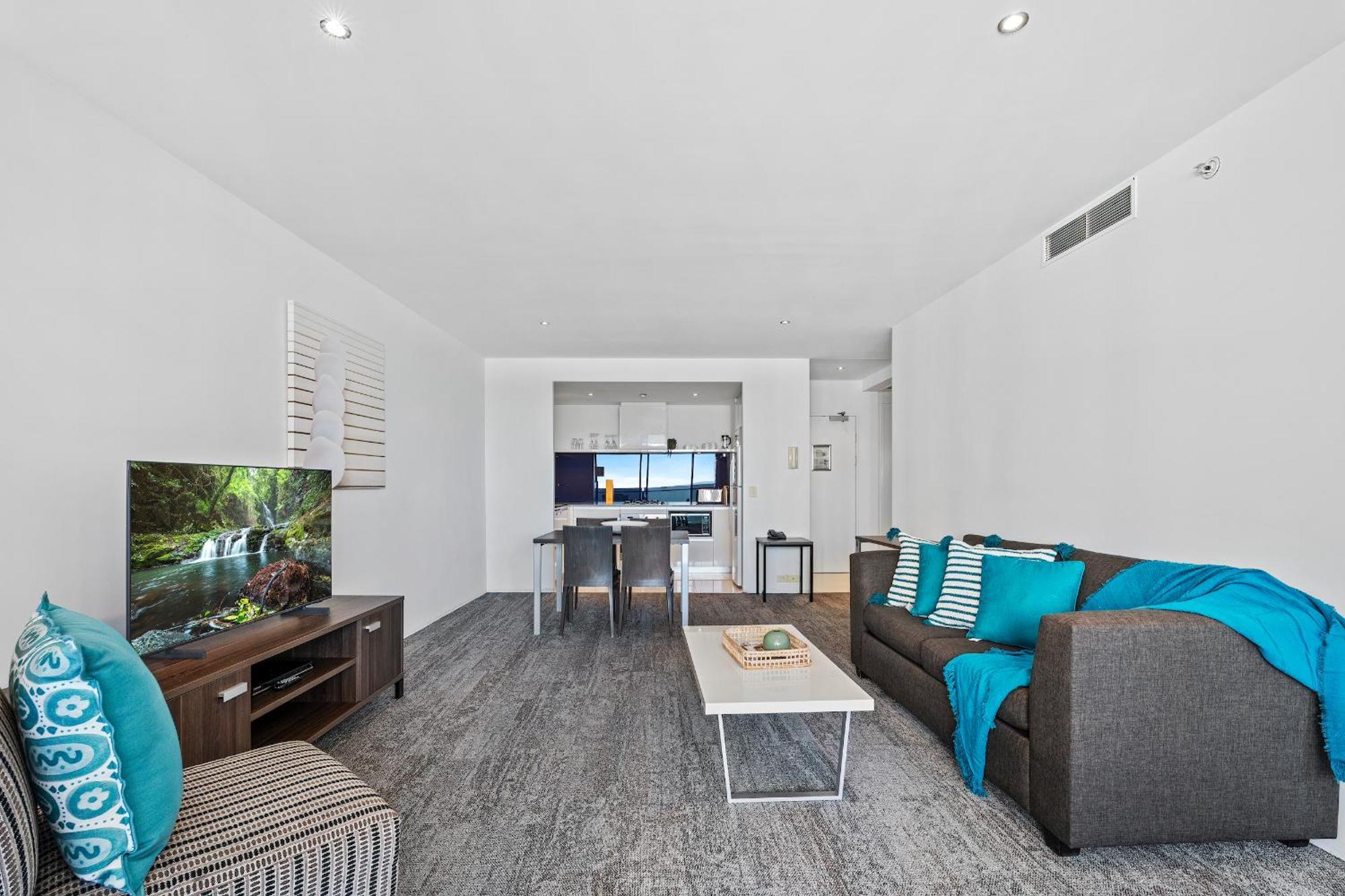 Circle On Cavill - Hosted By Coastal Letting *