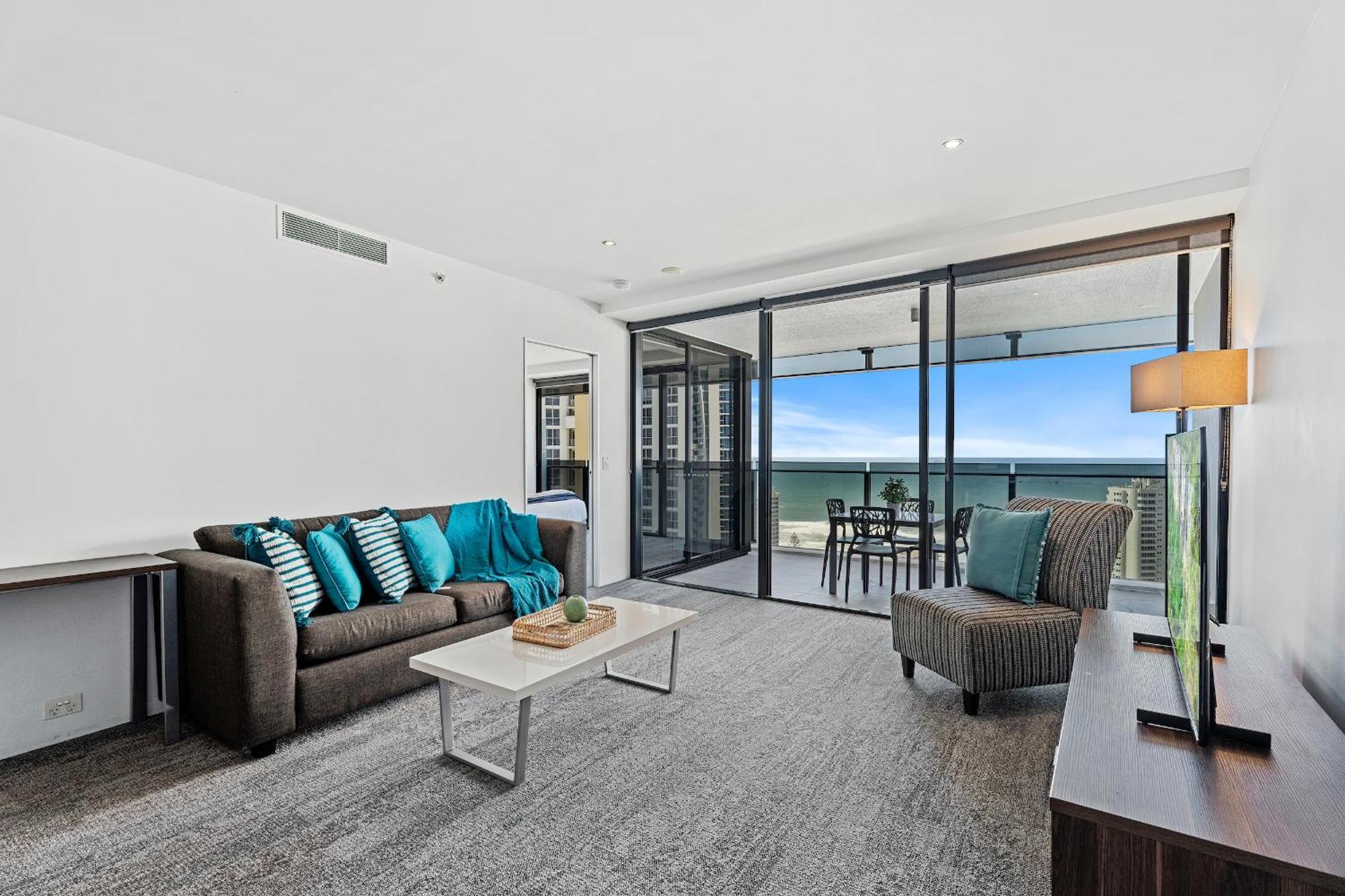 Apartment Circle On Cavill - Hosted By Coastal Letting