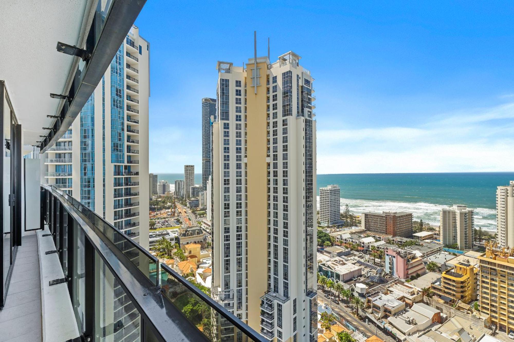 Circle On Cavill - Hosted By Coastal Letting *