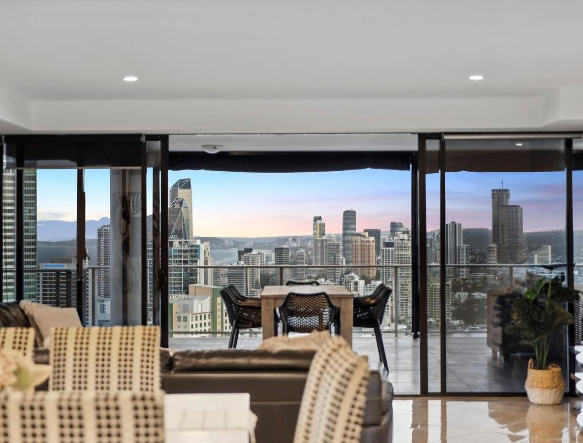 Apartment Circle On Cavill - Hosted By Coastal Letting *