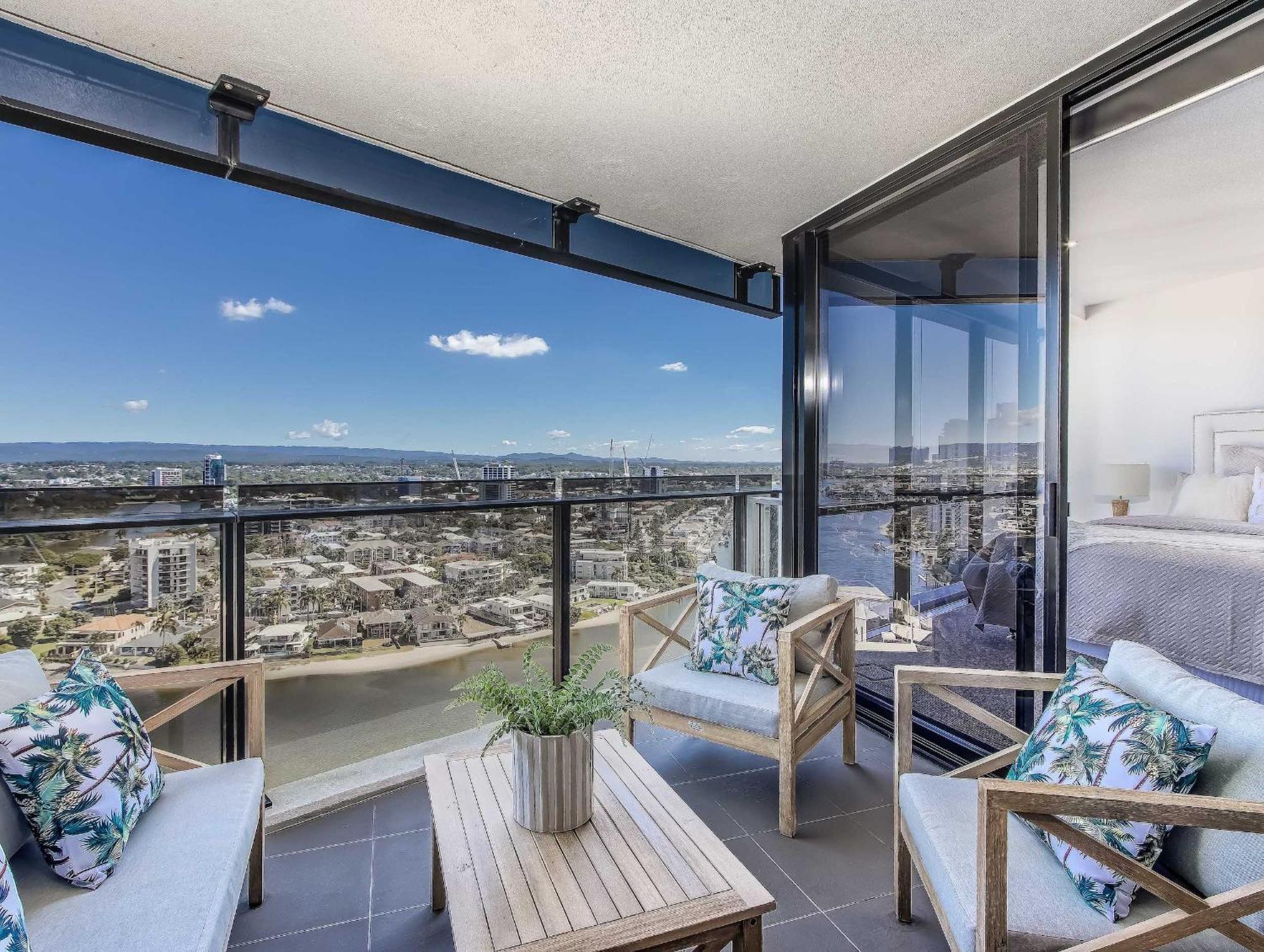 Circle On Cavill - Hosted By Coastal Letting